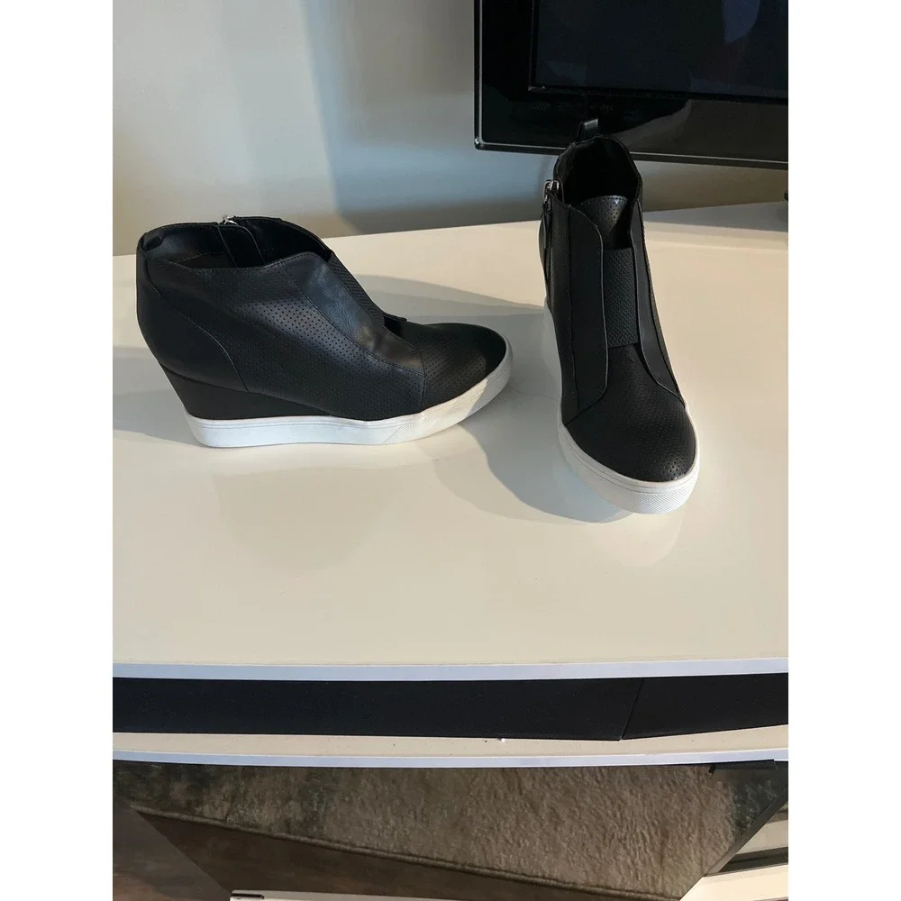 MIA Black Perforated Wedge Sneakers High Top Ankle Booties Side Zip Size‎ 7.5